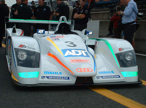 Tom Kristensen's Audi R8 racer. (Foto: Claude Foubert - <A HREF=http://www.infoscourse.org TARGET=_>infoscourse.org</A>)